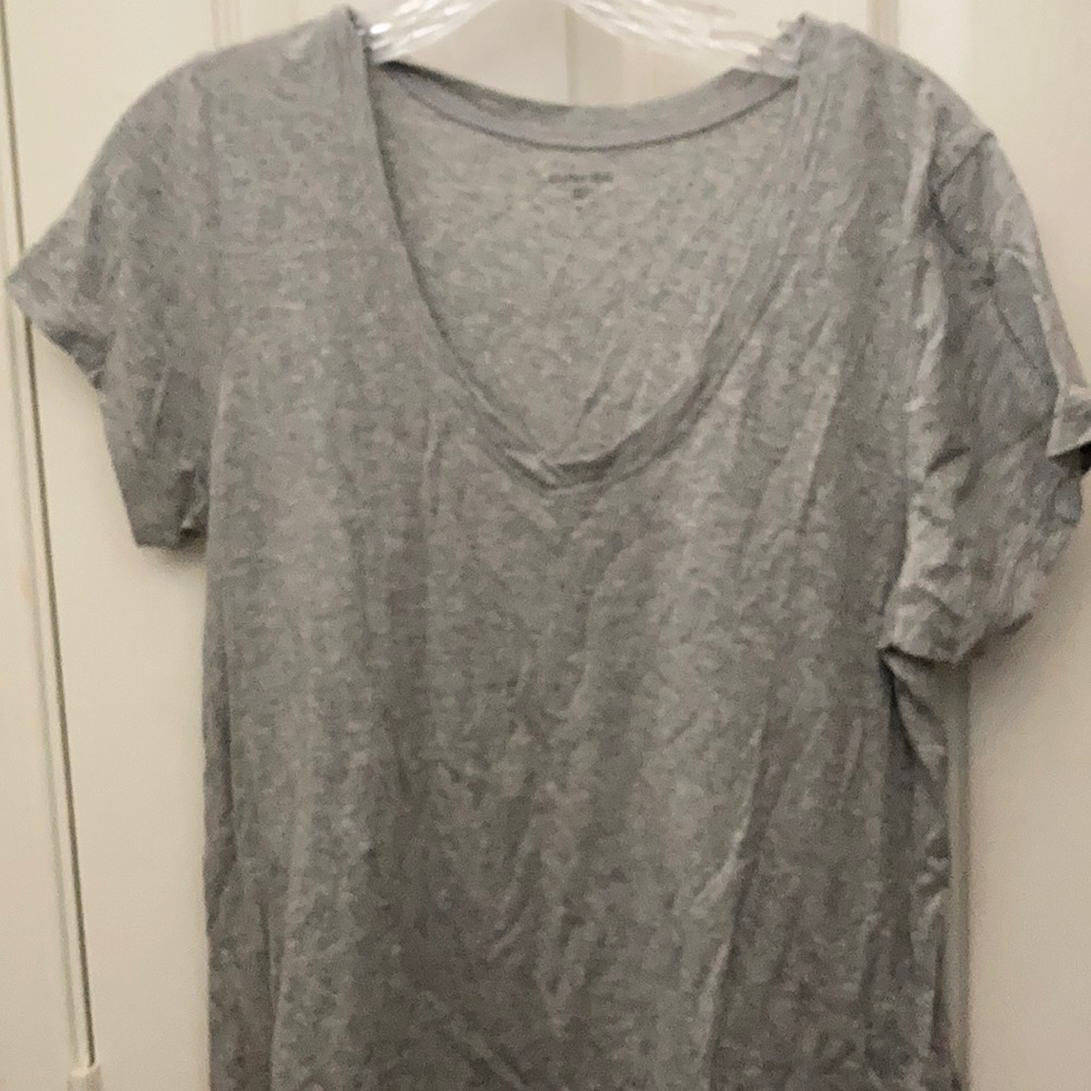 FINAL MARKDOWN Garnet hill short sleeved v neck tee medium